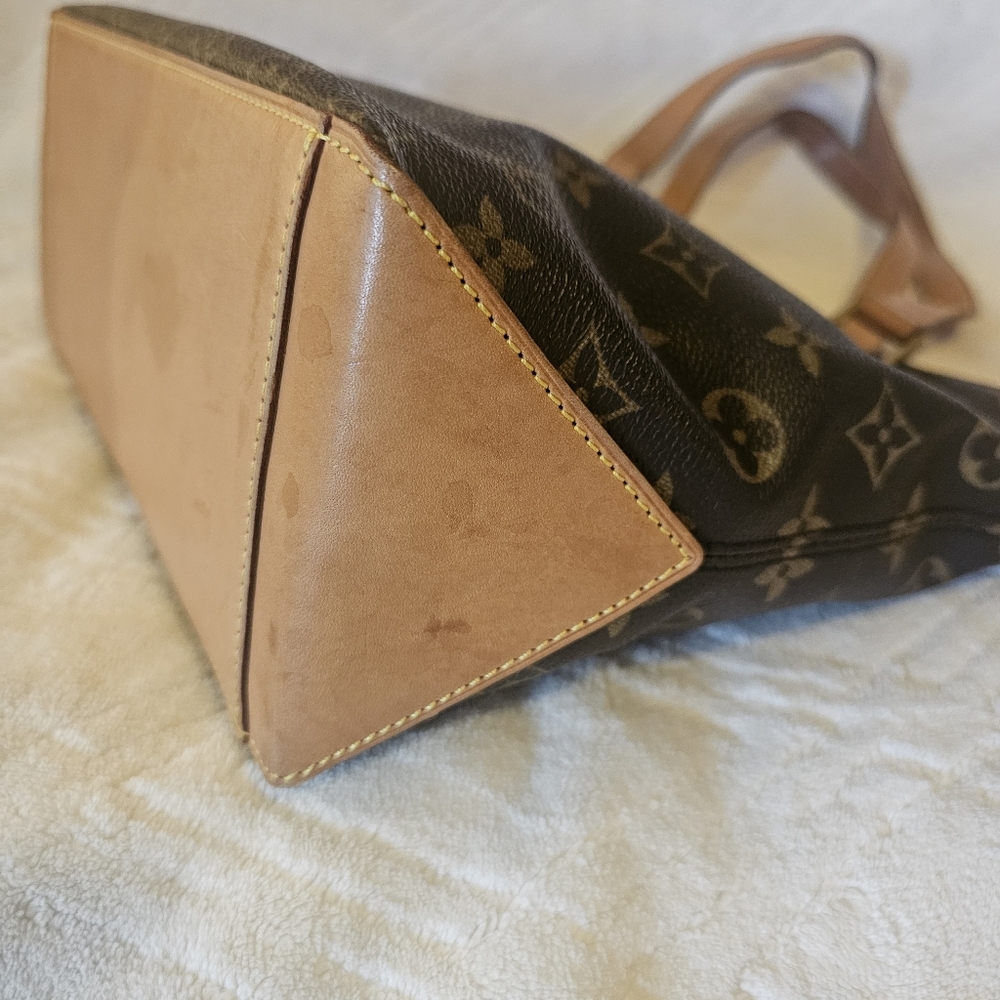 Louis Vuitton Classic Monogram Tote - Picture 9 of 16